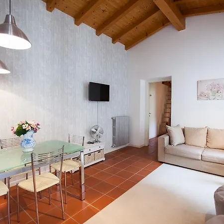 Διαμέρισμα Sole&luna Comolake